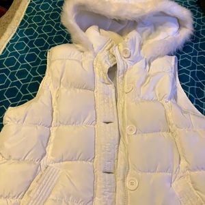 Sleeveless hooded jacket